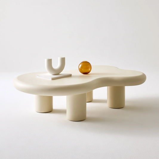 Table basse aux lignes épurées, coloris crème